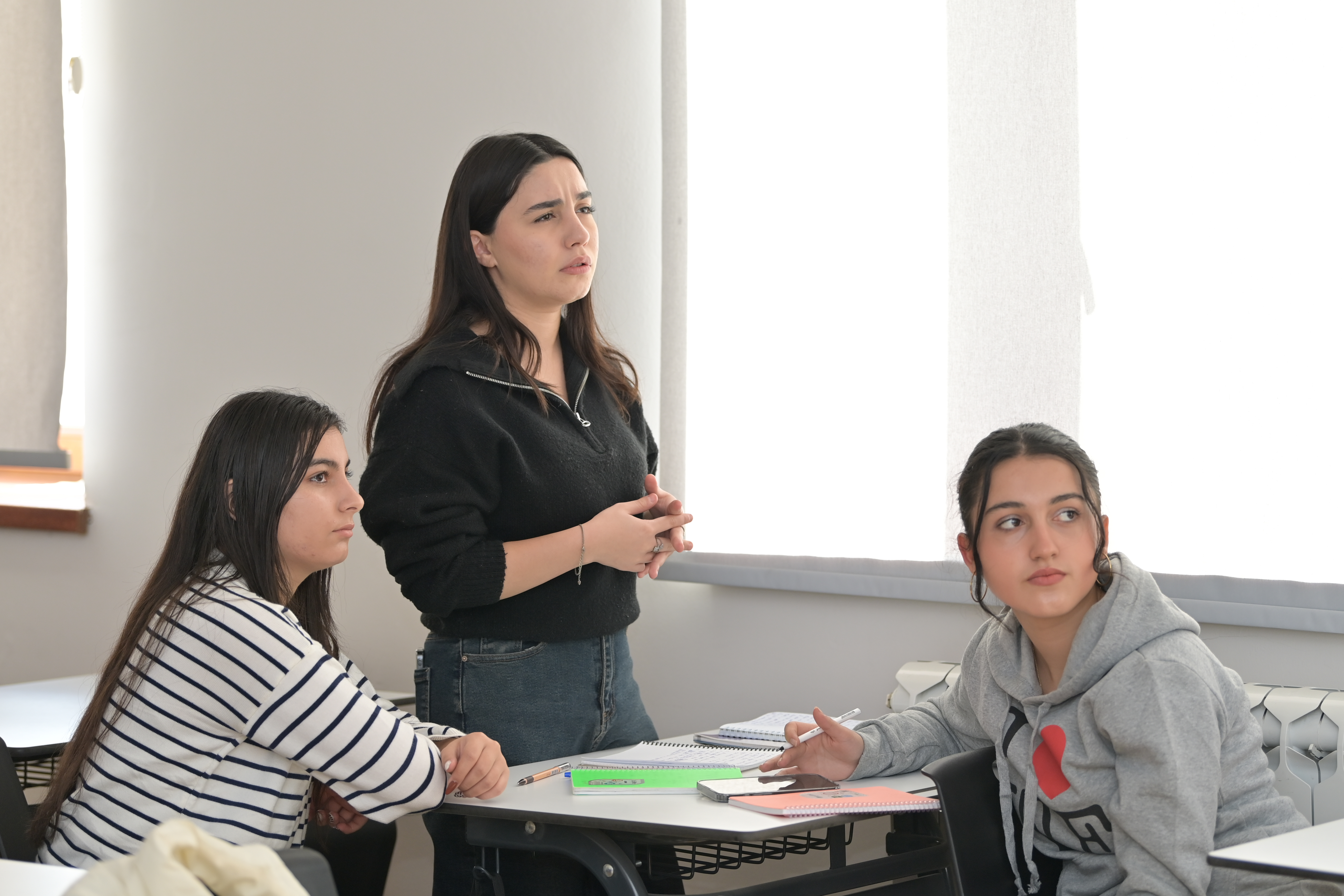 Students in the process of discussion and learning