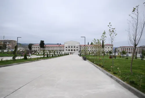Karabakh University main building and a park / President.az